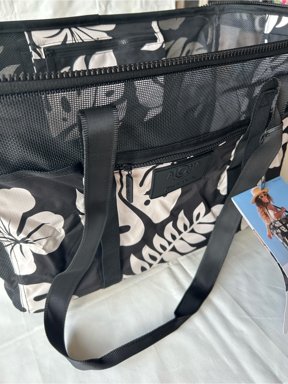 Aloha CleverMade Collapsible Beach Tote - Black & White Tropical Print - Picture 4 of 8